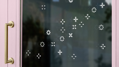 The Oneflow magic data sparkles on the glass part of a see-through door